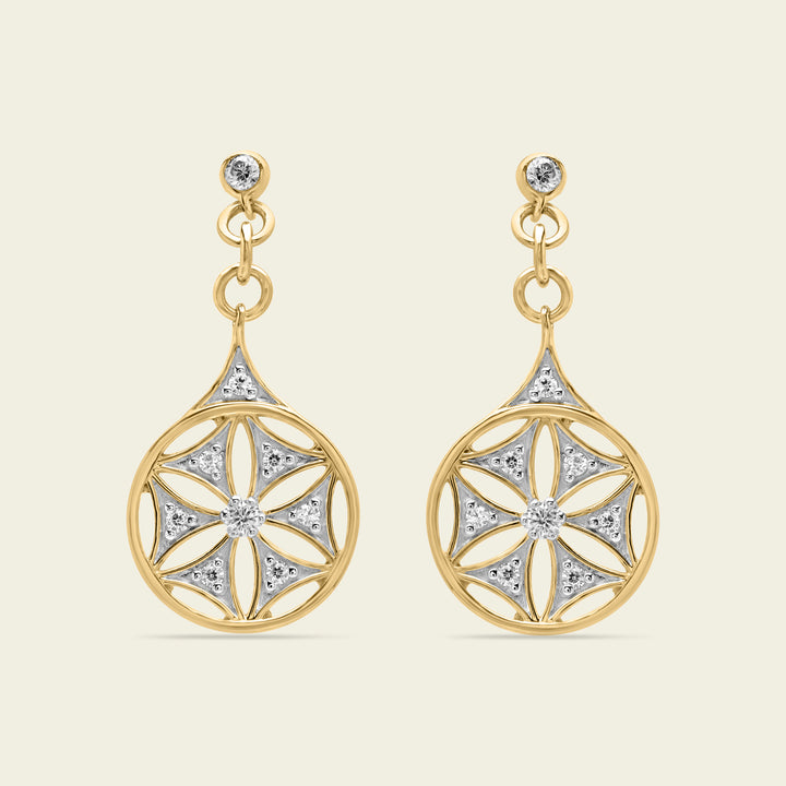 Boucles d'oreilles en or avec motif Fleur de Vie et diamants.