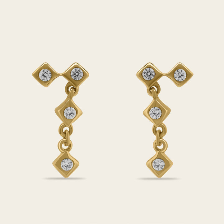 Boucles d'oreilles en or, motif zigzag, quatre diamants.